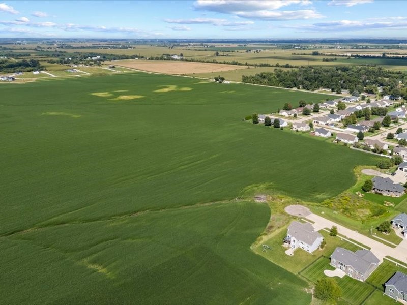 8.98 Acres M/l N Center Point Road Robins IA 52328