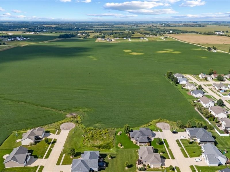 8.98 Acres M/l N Center Point Road Robins IA 52328