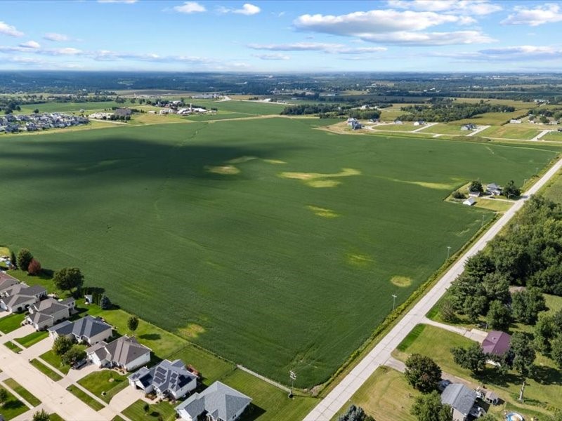 8.98 Acres M/l N Center Point Road Robins IA 52328