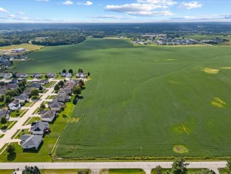 8.98 Acres M/l N Center Point Road Robins IA 52328