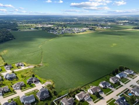 8.98 Acres M/l N Center Point Road Robins IA 52328