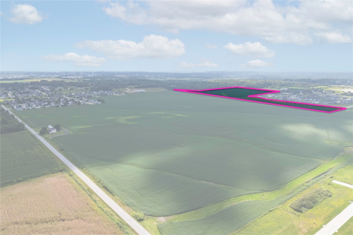 8.98 Acres M/l N Center Point Road Robins IA 52328