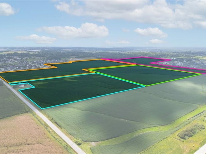 8.98 Acres M/l N Center Point Road Robins IA 52328
