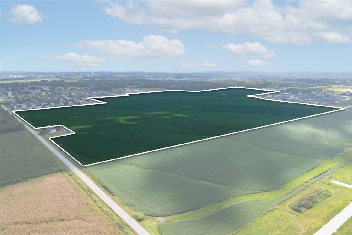 8.98 Acres M/l N Center Point Road Robins IA 52328