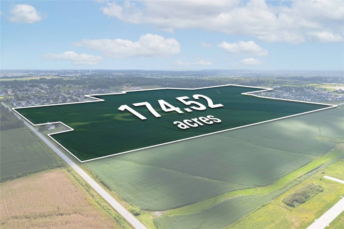 8.98 Acres M/l N Center Point Road Robins IA 52328