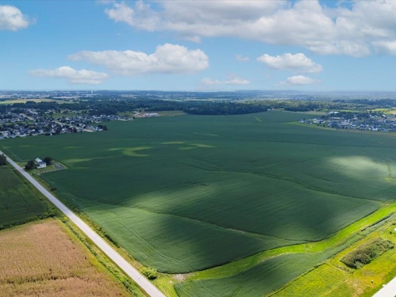 8.98 Acres M/l N Center Point Road Robins IA 52328