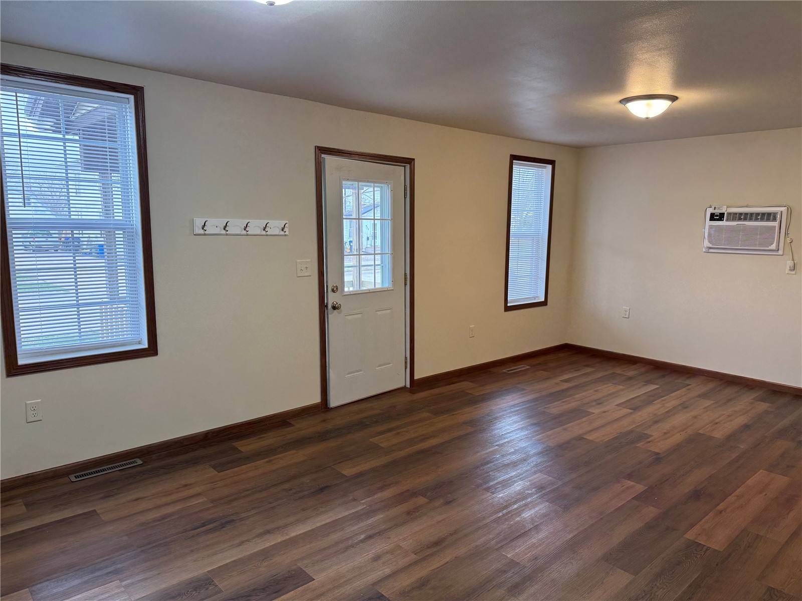 907 6th Avenue Belle Plaine IA 52208