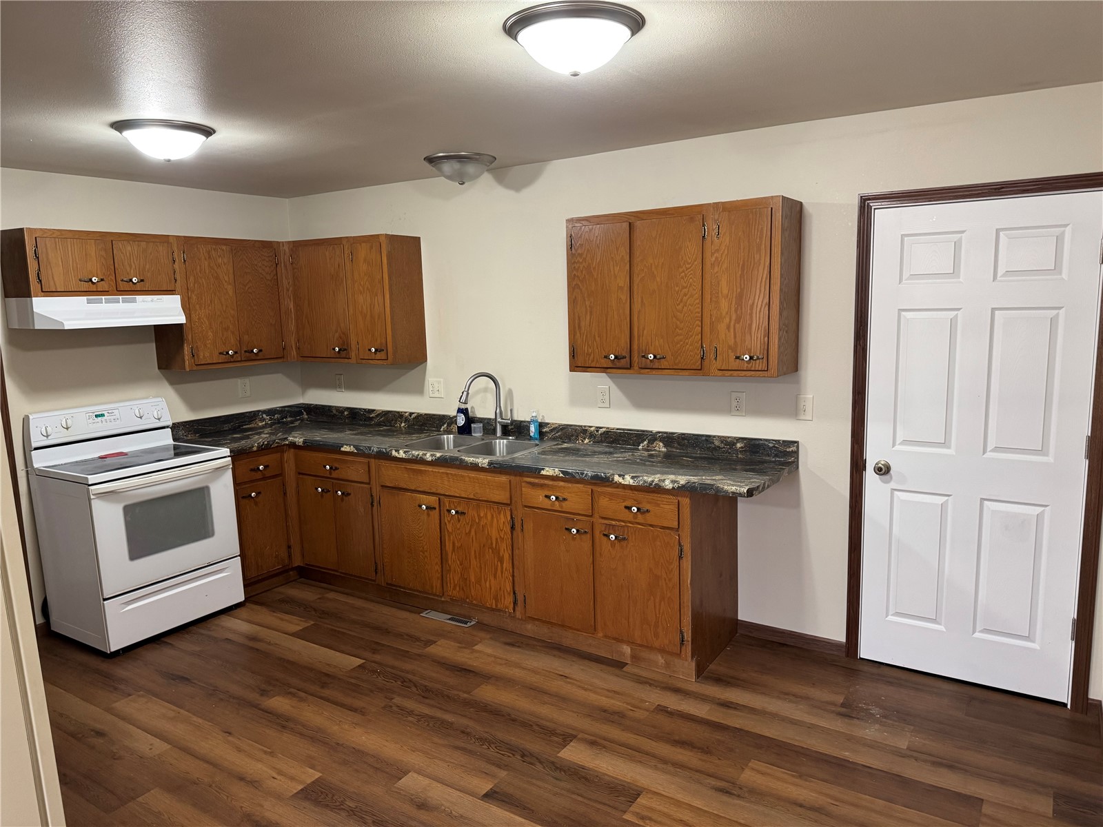907 6th Avenue Belle Plaine IA 52208