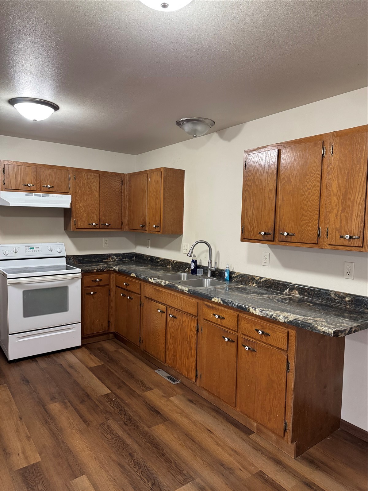 907 6th Avenue Belle Plaine IA 52208