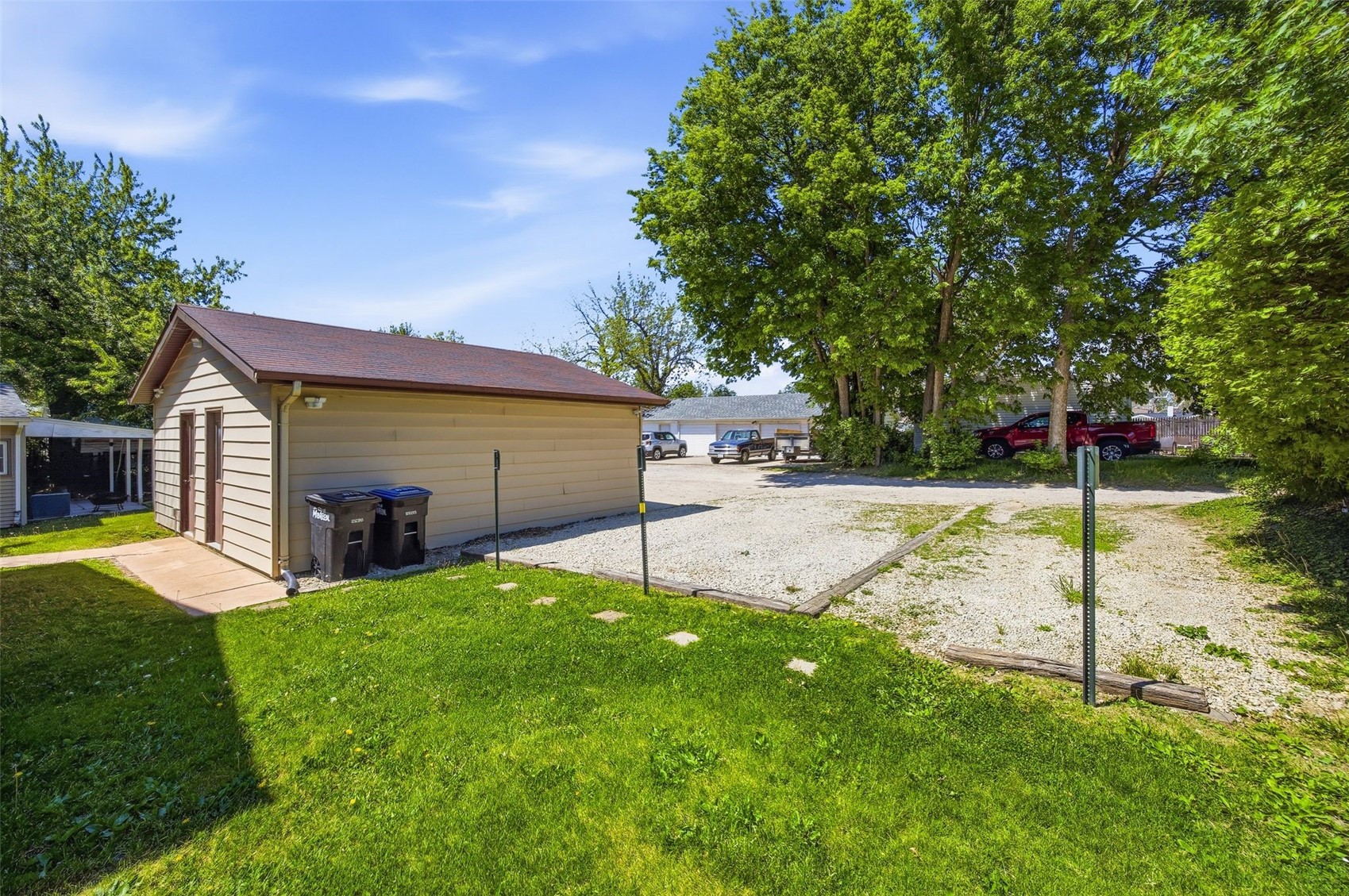 350 & 352 3rd Avenue Marion IA 52302