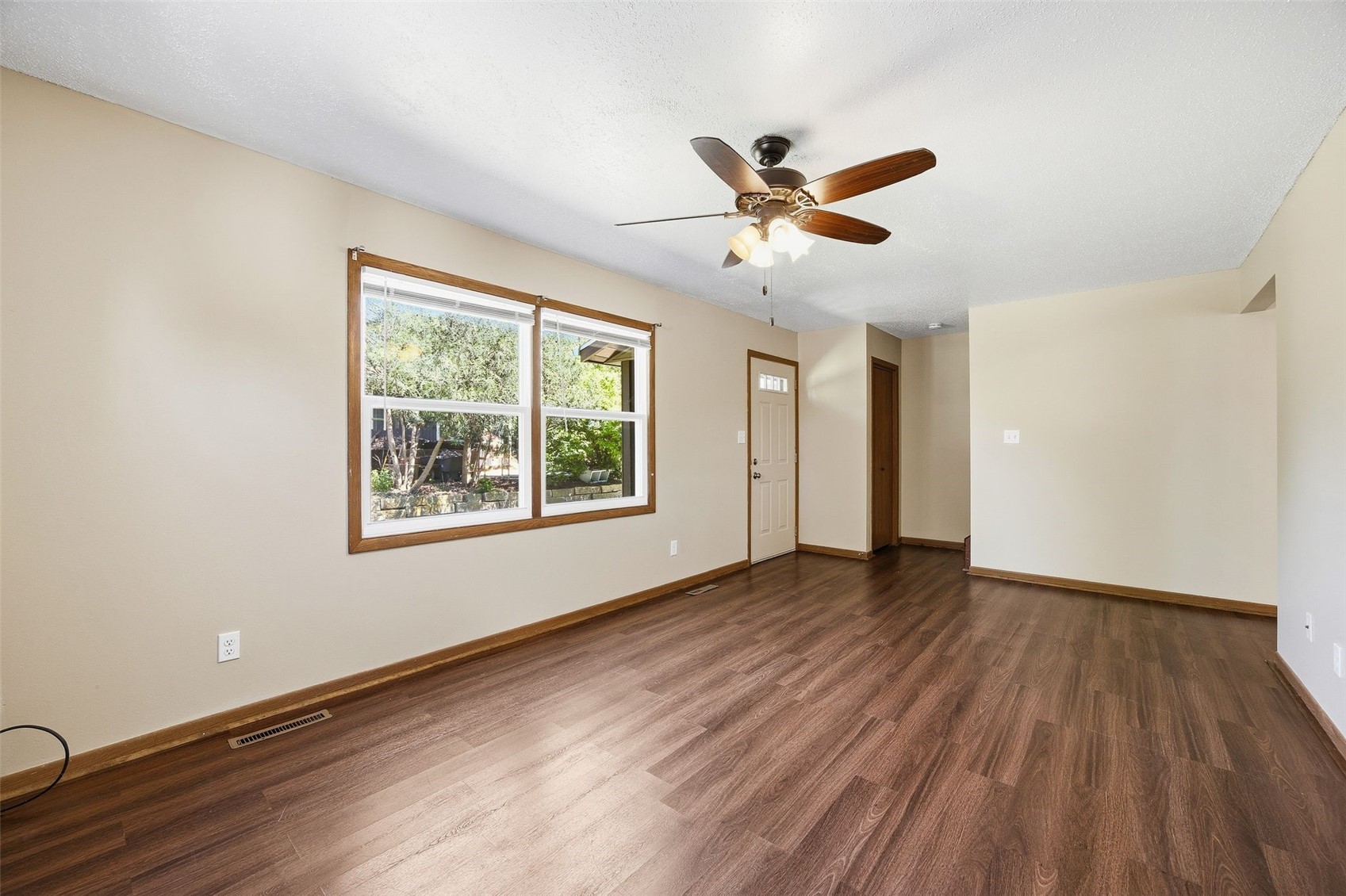 350 & 352 3rd Avenue Marion IA 52302
