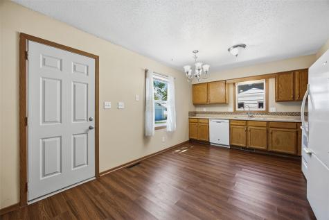 350 & 352 3rd Avenue Marion IA 52302