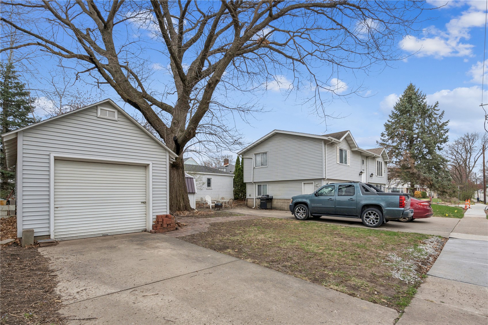 409 S 7th Avenue Iowa City IA 52245