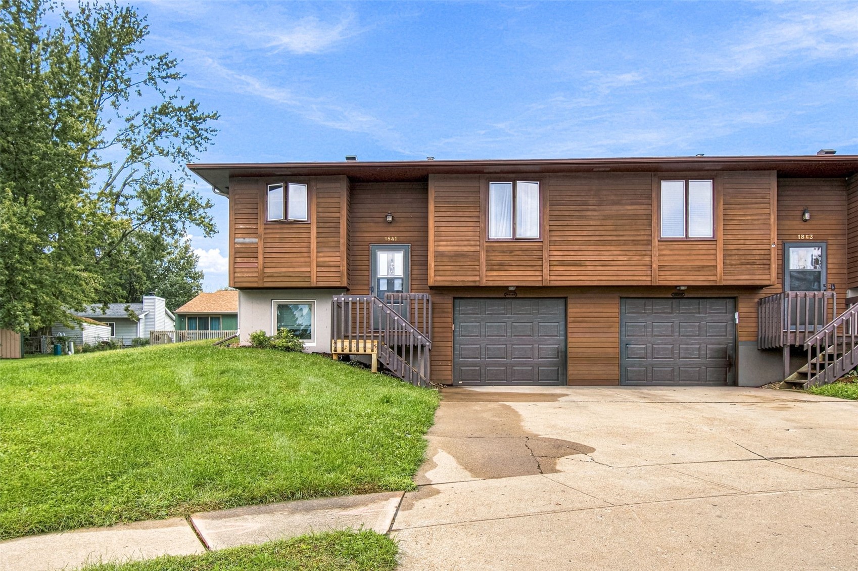 1841 & 1843 Hollywood Court Iowa City IA 52240