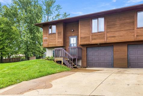 1841 & 1843 Hollywood Court Iowa City IA 52240