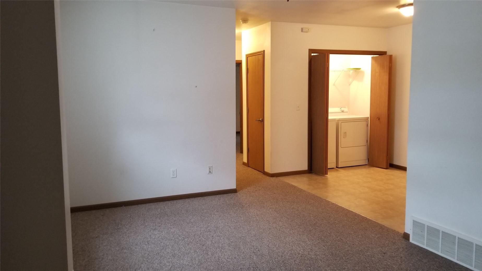230 S Dubuque Street Solon IA 52333