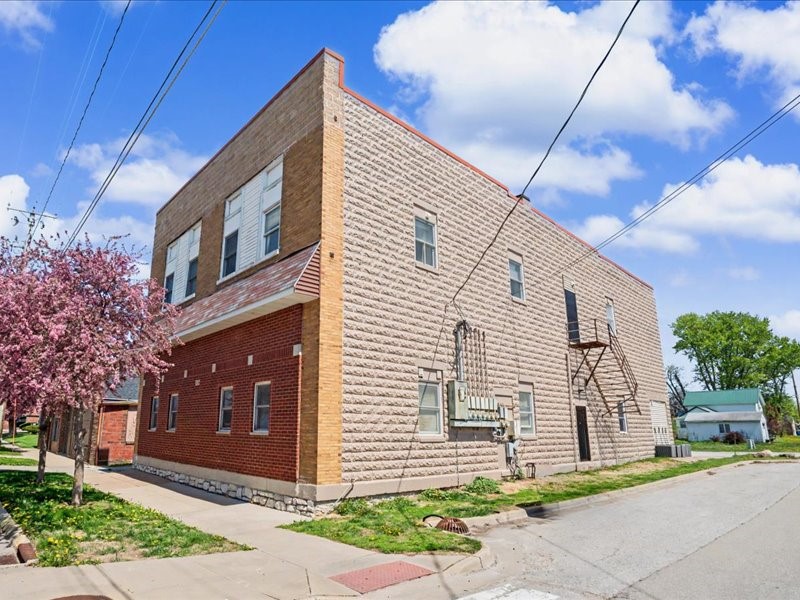 230 S Dubuque Street Solon IA 52333