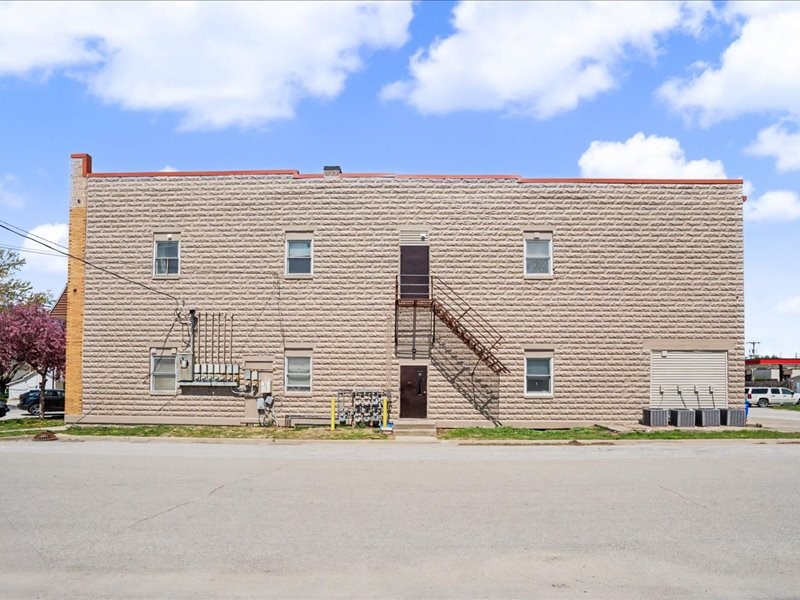 230 S Dubuque Street Solon IA 52333