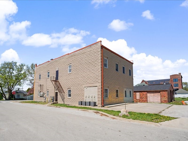 230 S Dubuque Street Solon IA 52333