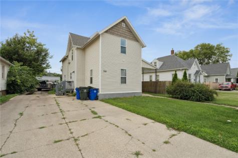 702 9th Street SW Cedar Rapids IA 52404