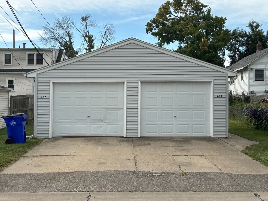 627-629 22nd Avenue SW Cedar Rapids IA 52404