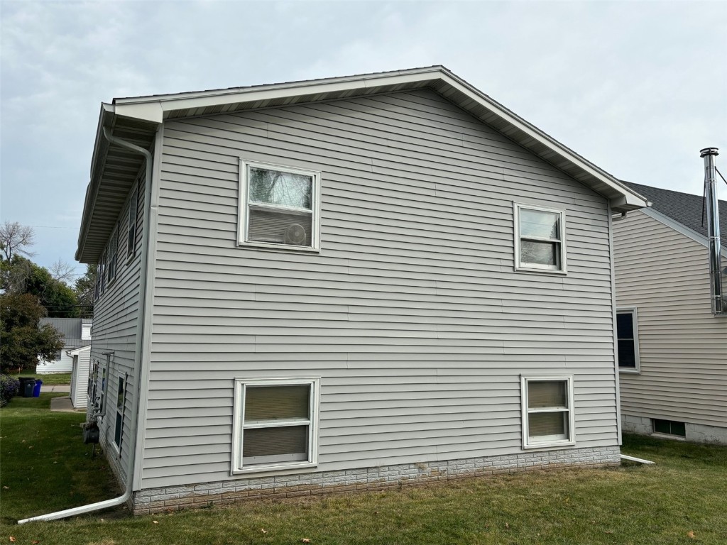 627-629 22nd Avenue SW Cedar Rapids IA 52404