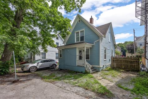17 S Johnson Street Iowa City IA 52240