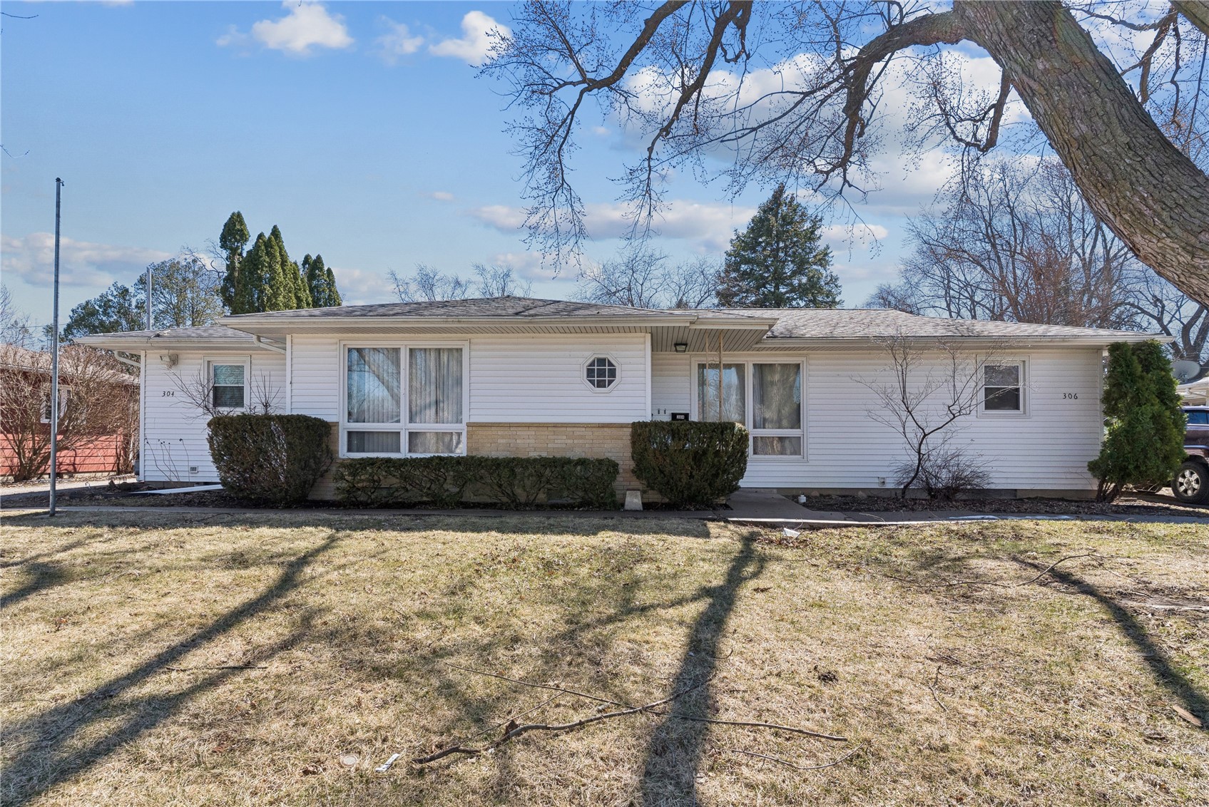Waterloo IA, 304/306 Julie Court
