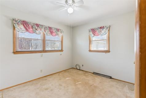 304/306 Julie Court Waterloo IA 50702