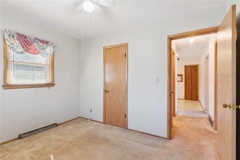 304/306 Julie Court Waterloo IA 50702