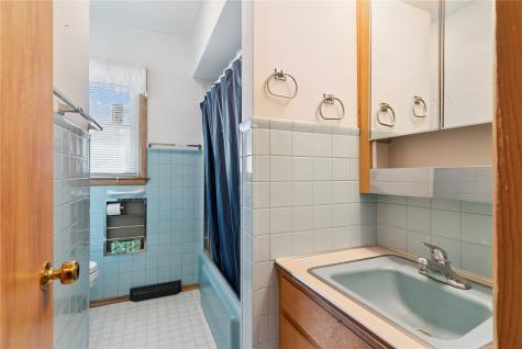 304/306 Julie Court Waterloo IA 50702
