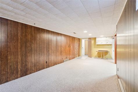 304/306 Julie Court Waterloo IA 50702