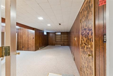 304/306 Julie Court Waterloo IA 50702
