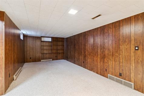 304/306 Julie Court Waterloo IA 50702