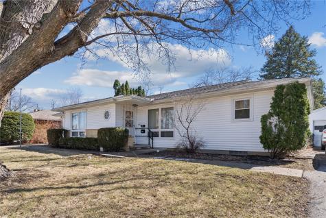 304/306 Julie Court Waterloo IA 50702