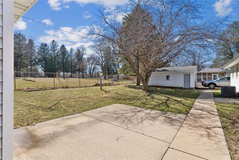 304/306 Julie Court Waterloo IA 50702