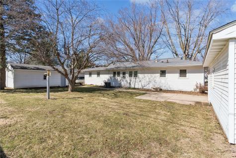 304/306 Julie Court Waterloo IA 50702