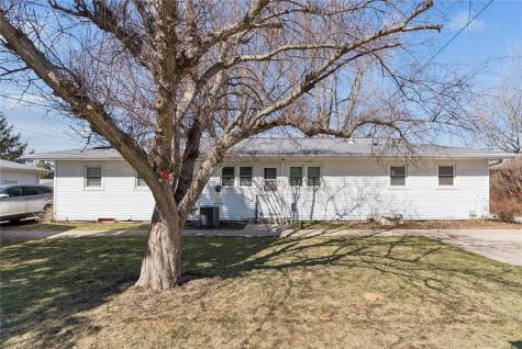 304/306 Julie Court Waterloo IA 50702