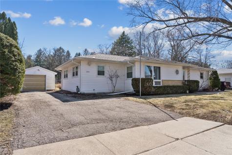 304/306 Julie Court Waterloo IA 50702