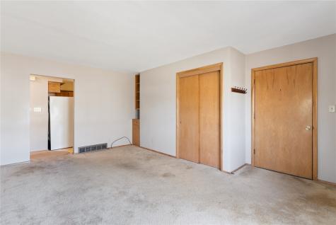 304/306 Julie Court Waterloo IA 50702