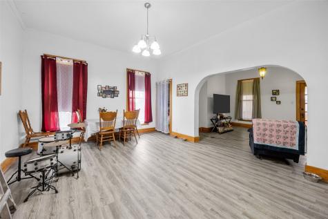 1990 8th Avenue Marion IA 52302