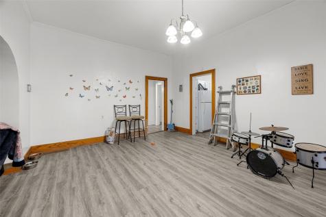 1990 8th Avenue Marion IA 52302