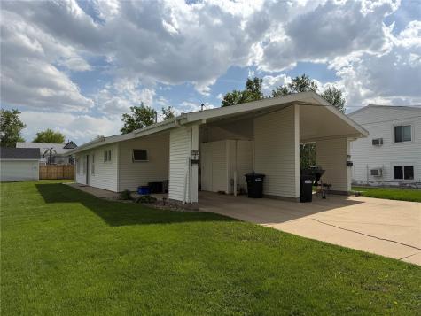 375 - 385 9th Avenue Marion IA 52302