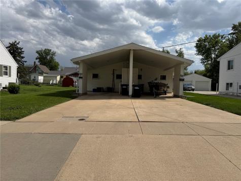 375 - 385 9th Avenue Marion IA 52302