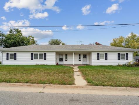 105 West Willman Street Hiawatha IA 52233