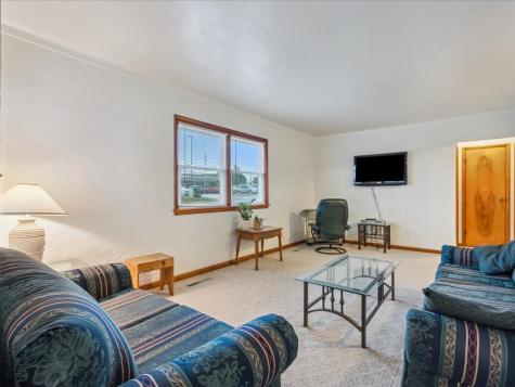 105 West Willman Street Hiawatha IA 52233