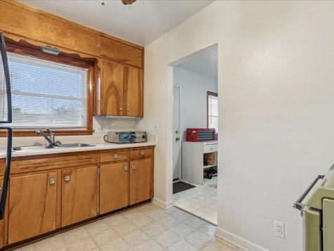105 West Willman Street Hiawatha IA 52233