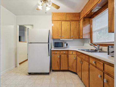 105 West Willman Street Hiawatha IA 52233