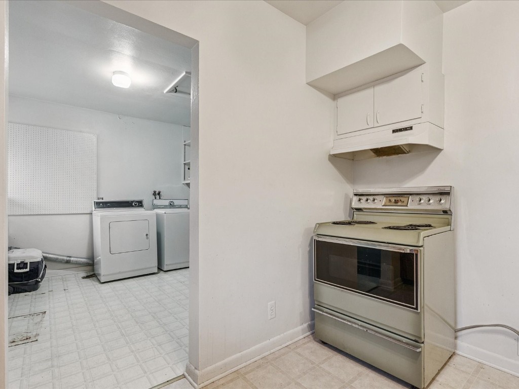 105 West Willman Street Hiawatha IA 52233