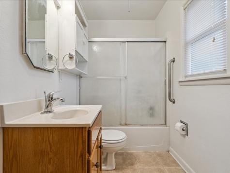 105 West Willman Street Hiawatha IA 52233
